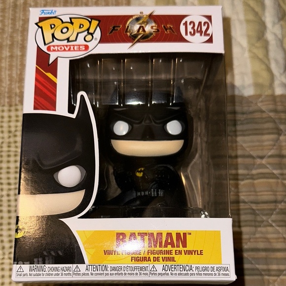 Funko Pop Batman in Black and Yellow - Picture 1 of 3